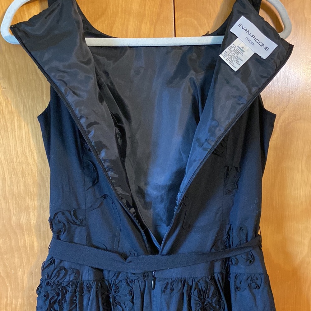 Evan-Picone Little Black Dresses. Size 6 - Picture 7 of 9